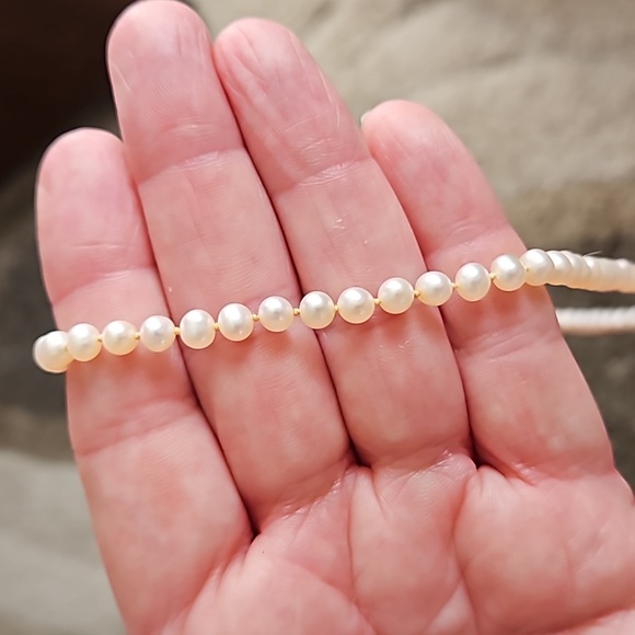 Simulated Pearl Necklace 16" - Picture 4 of 4